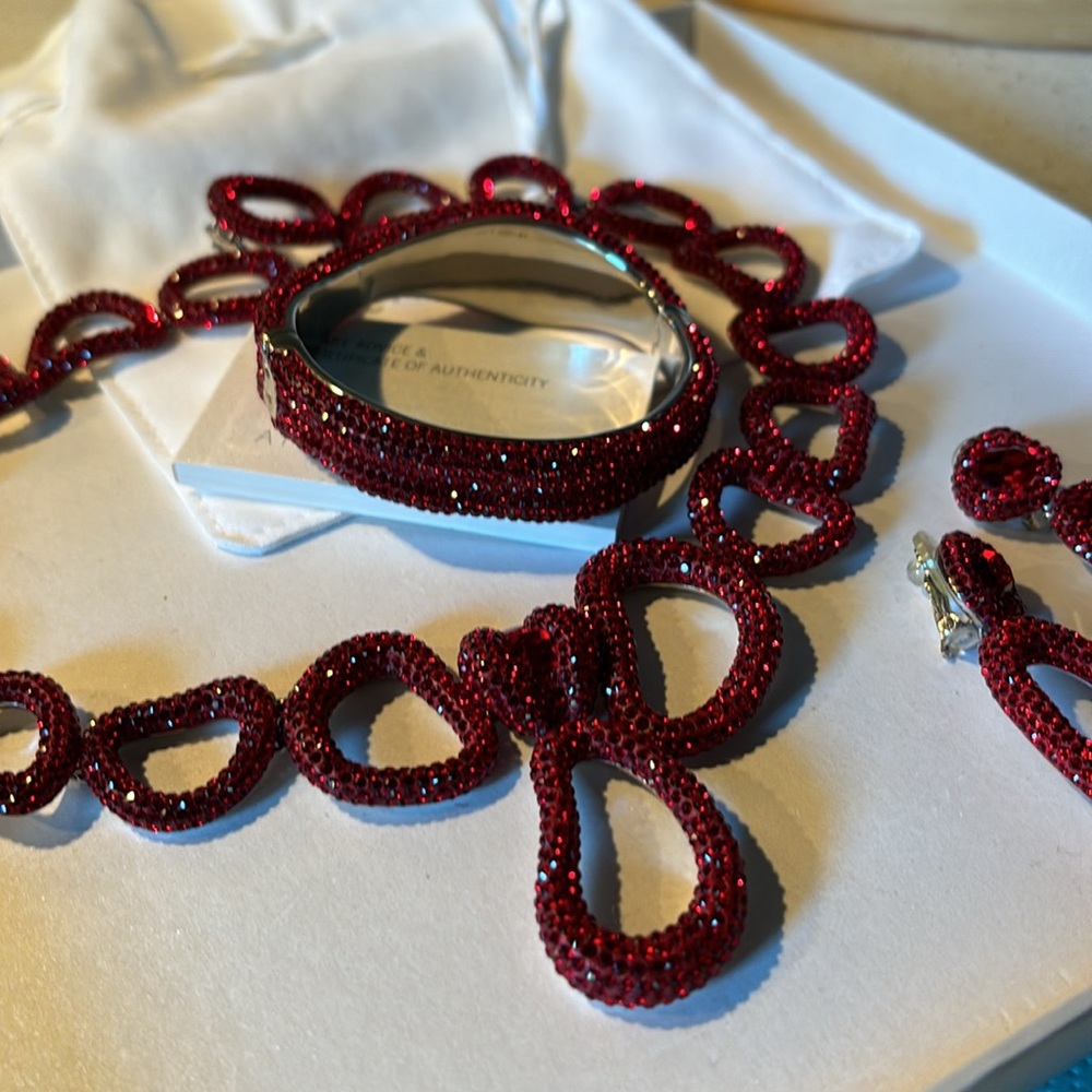 Authentic Atelier Swarovski Exclusive Red Set - Picture 6 of 17